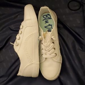 Blu Dor NEW Women's White Canvas Sneaker with Memory Foam Insole Size 9.5